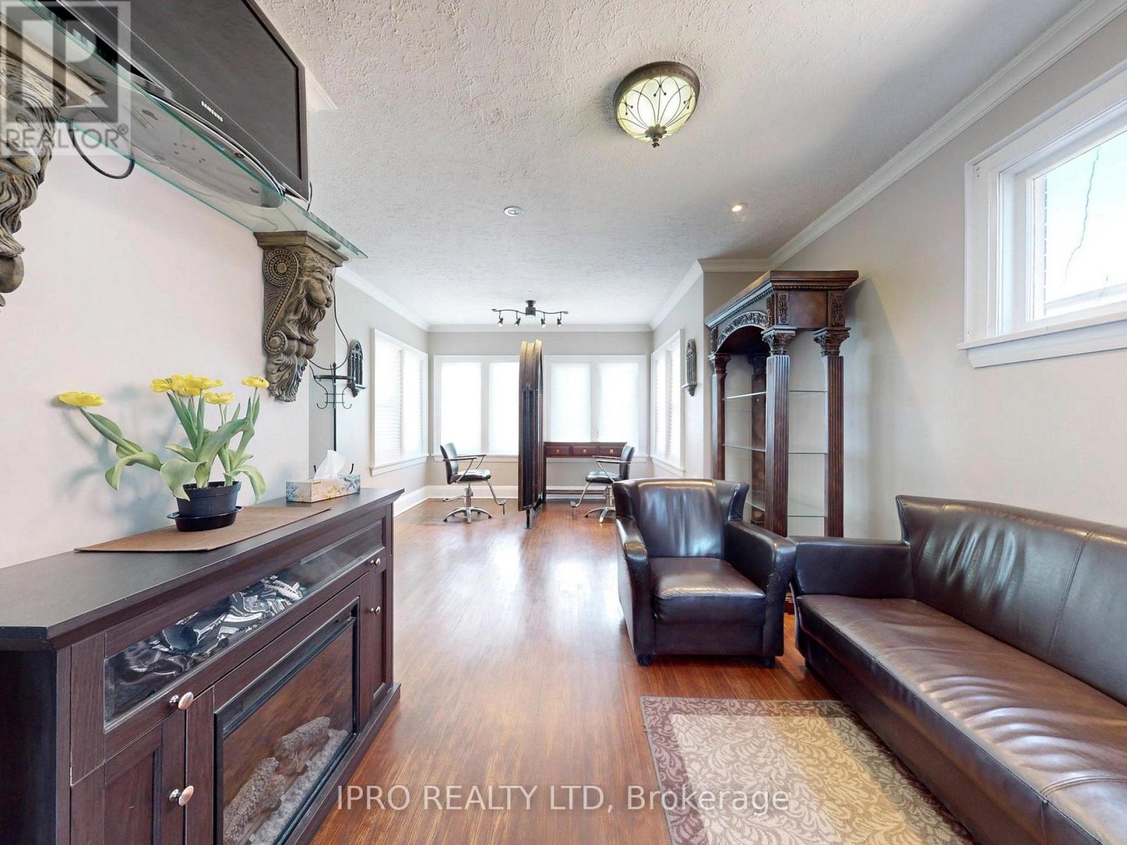 219 Queen Street W, Brampton (Downtown Brampton), Ontario  L6Y 1M6 - Photo 8 - W12134638