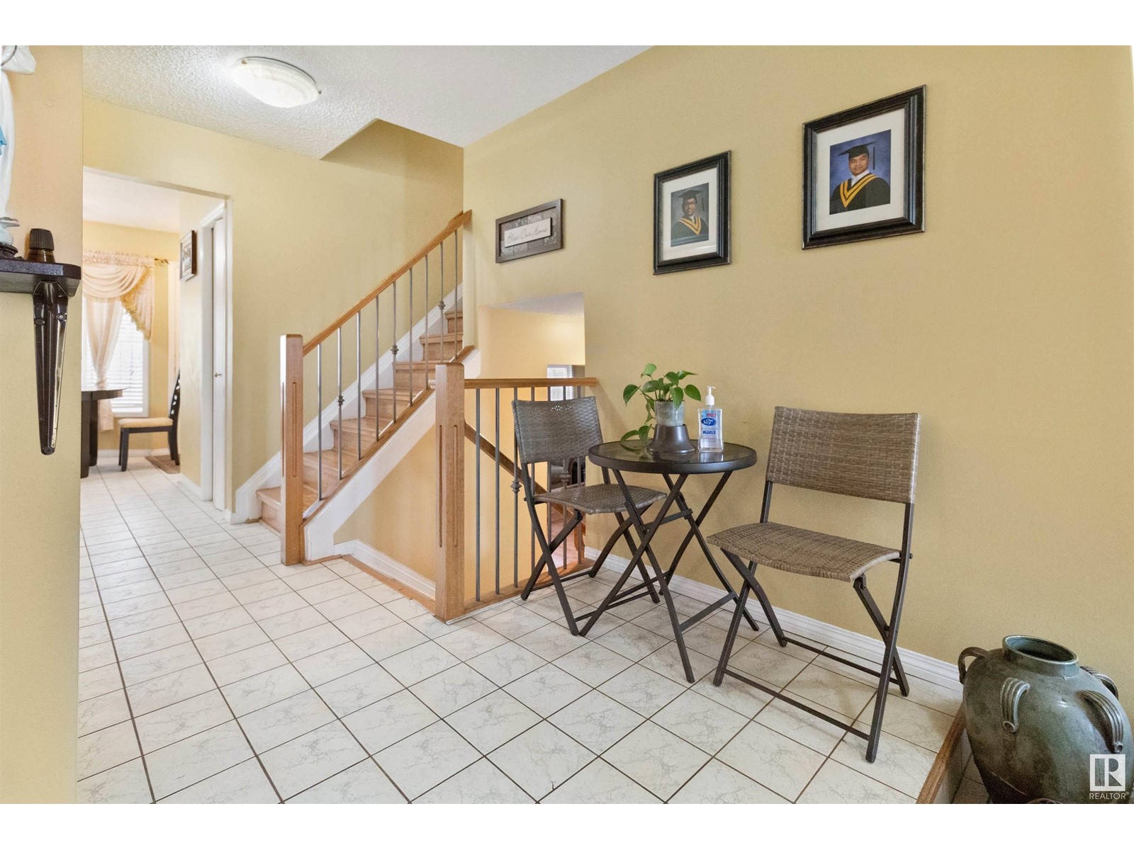 Property at 621 VILLAGE DR image 3