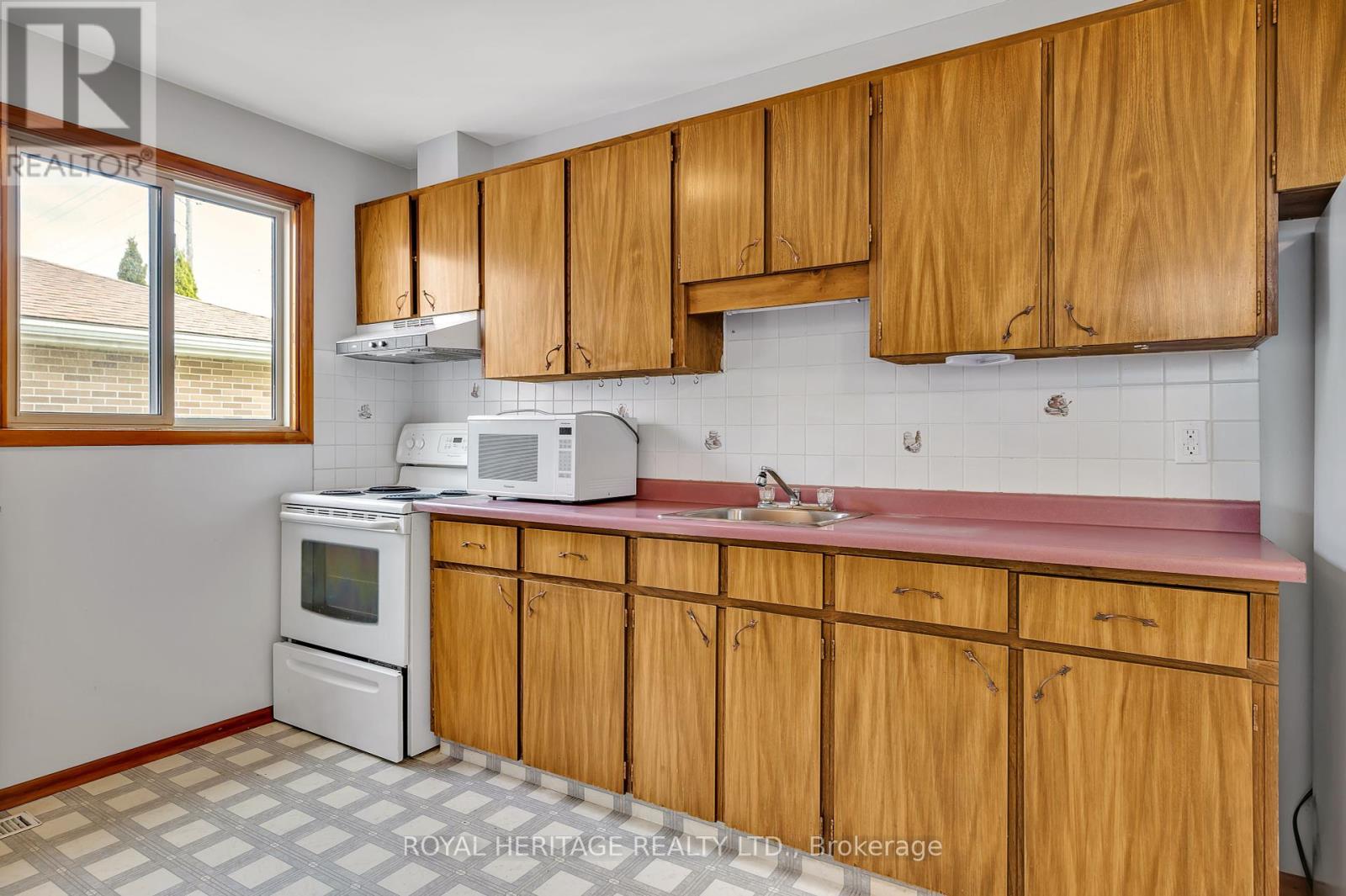 547 River Road S, Peterborough South, Ontario  K9J 1E6 - Photo 5 - X12134644