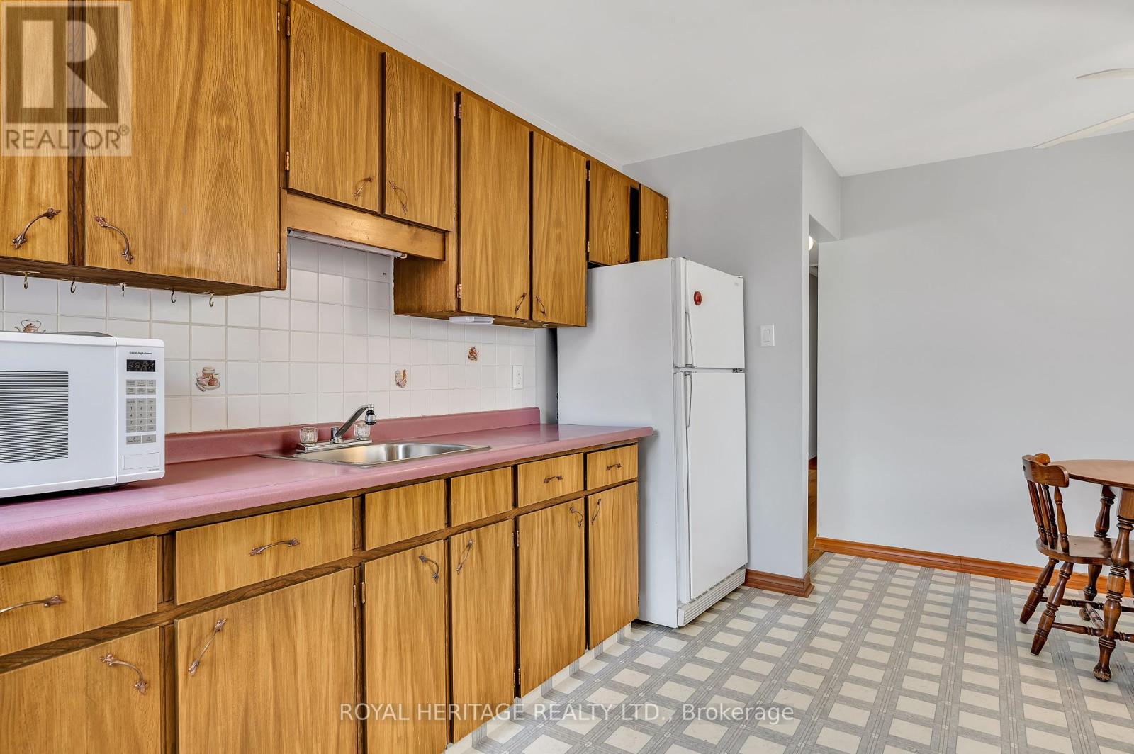 547 River Road S, Peterborough South, Ontario  K9J 1E6 - Photo 6 - X12134644