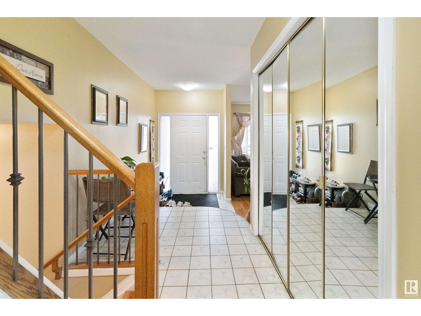 Property at 621 VILLAGE DR image 4