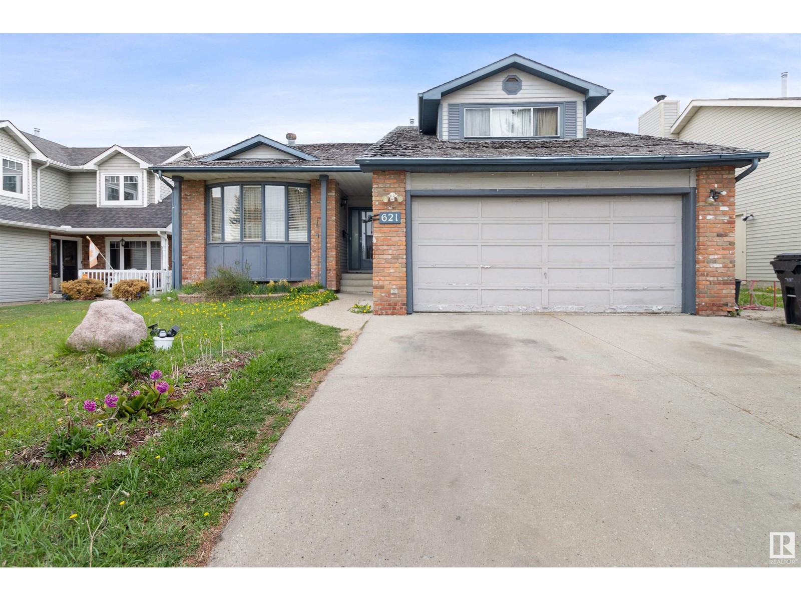 Property at 621 VILLAGE DR image 1