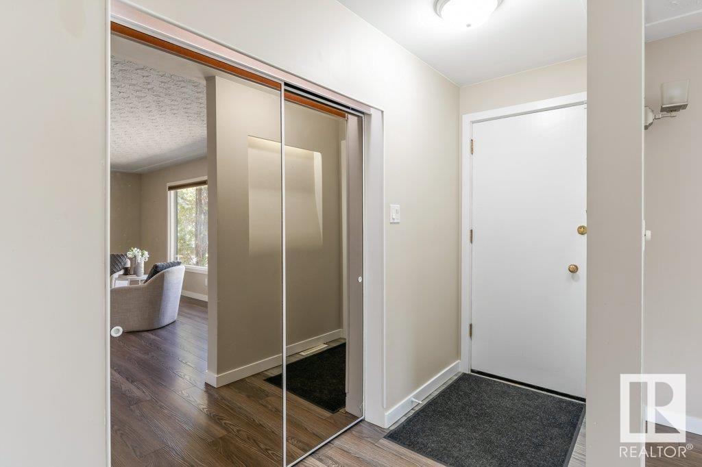 10915 54 Av Nw, Edmonton, Alberta  T6E 0X4 - Photo 3 - E4435271