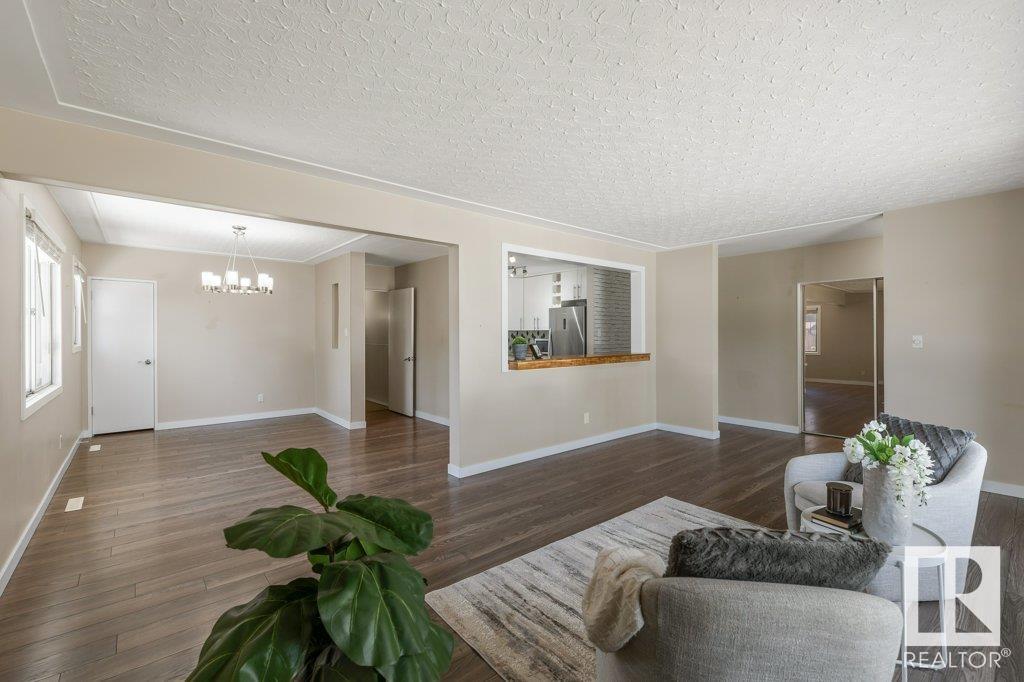 10915 54 Av Nw, Edmonton, Alberta  T6E 0X4 - Photo 7 - E4435271