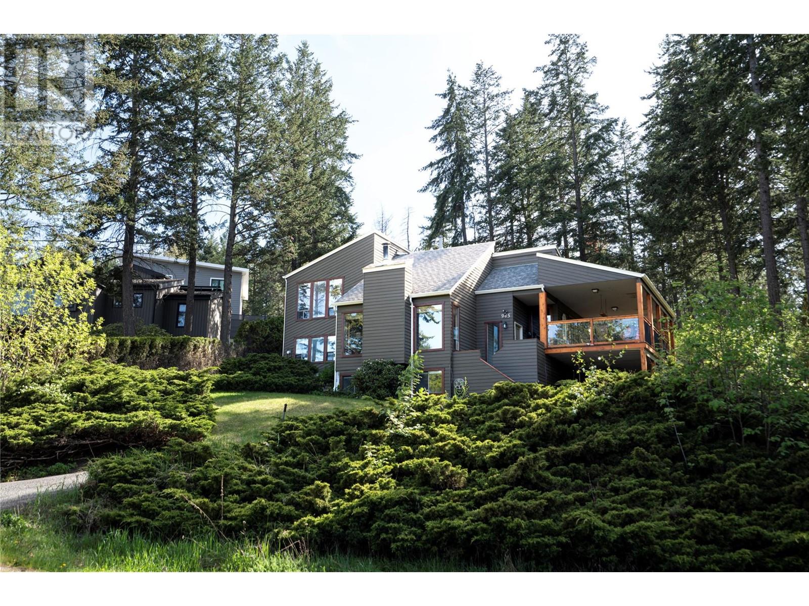 945 Lloyd Jones Drive, West Kelowna, British Columbia