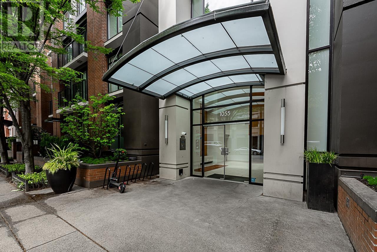 302 1055 Homer Street, Vancouver, British Columbia  V6B 1G3 - Photo 1 - R3000306
