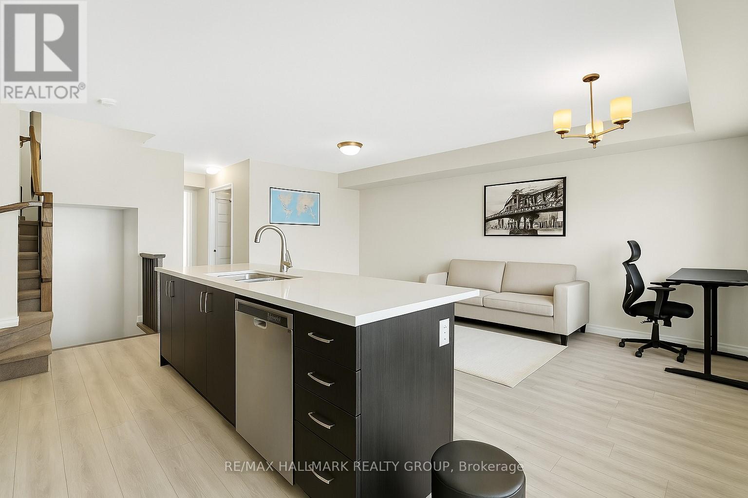509 Ozawa Private, Ottawa, Ontario  K1K 4Z8 - Photo 7 - X12069846