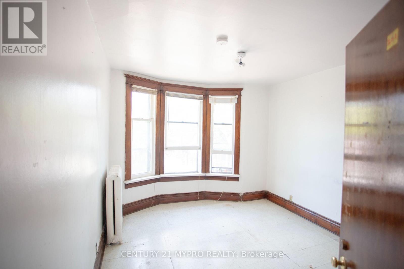 35 Huron Street, Toronto, Ontario  M5T 2A4 - Photo 10 - C12134809