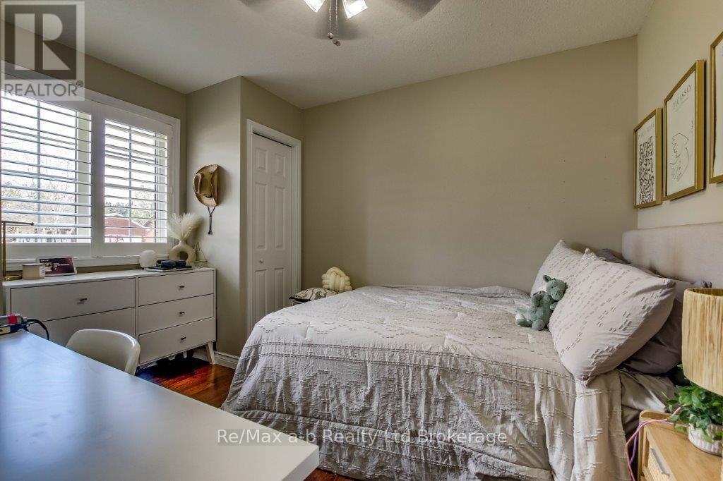 27 Amber Drive, Thames Centre, Ontario  N0L 1G1 - Photo 16 - X12134957