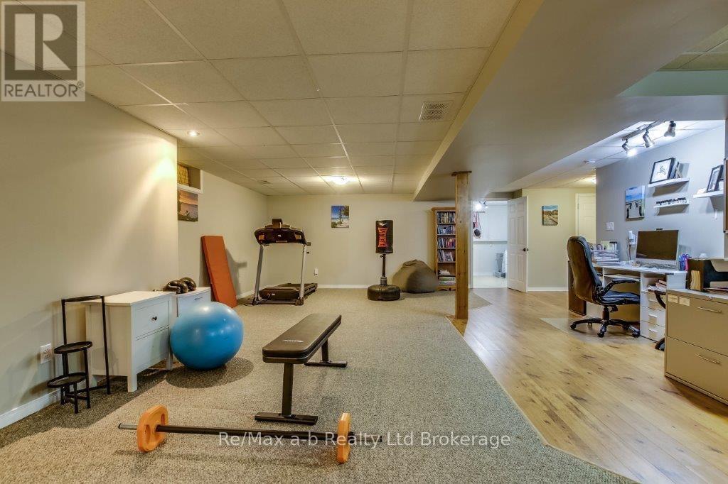 27 Amber Drive, Thames Centre, Ontario  N0L 1G1 - Photo 24 - X12134957