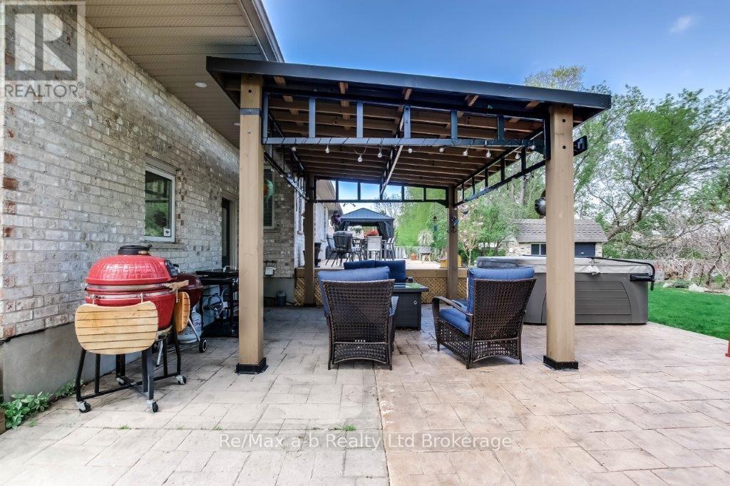27 Amber Drive, Thames Centre, Ontario  N0L 1G1 - Photo 32 - X12134957