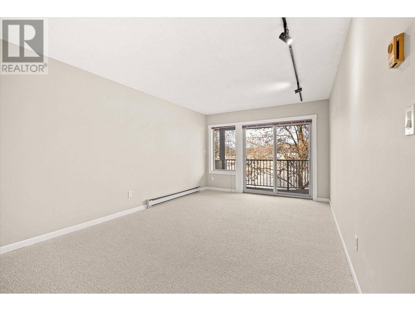 200 Gerstmar Road Unit# 10, Kelowna, BC V1X4A7