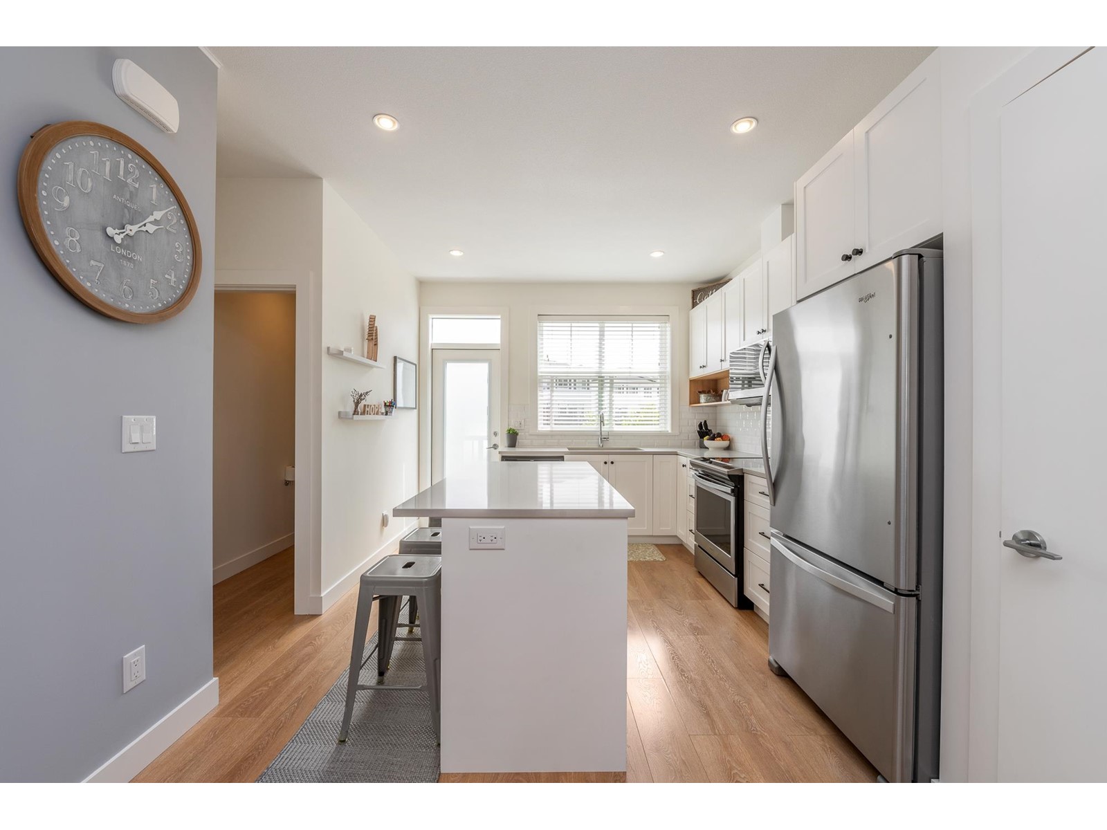Property at 106 27735 ROUNDHOUSE DRIVE image 4