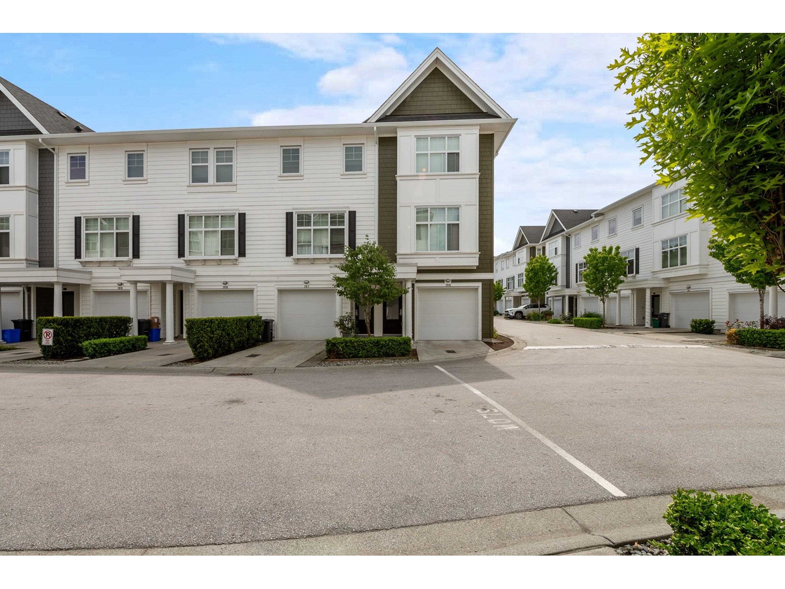Property at 106 27735 ROUNDHOUSE DRIVE image 3