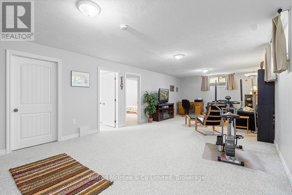 733 Gustavus Street, Saugeen Shores, Ontario  N0H 2C0 - Photo 29 - X12134908