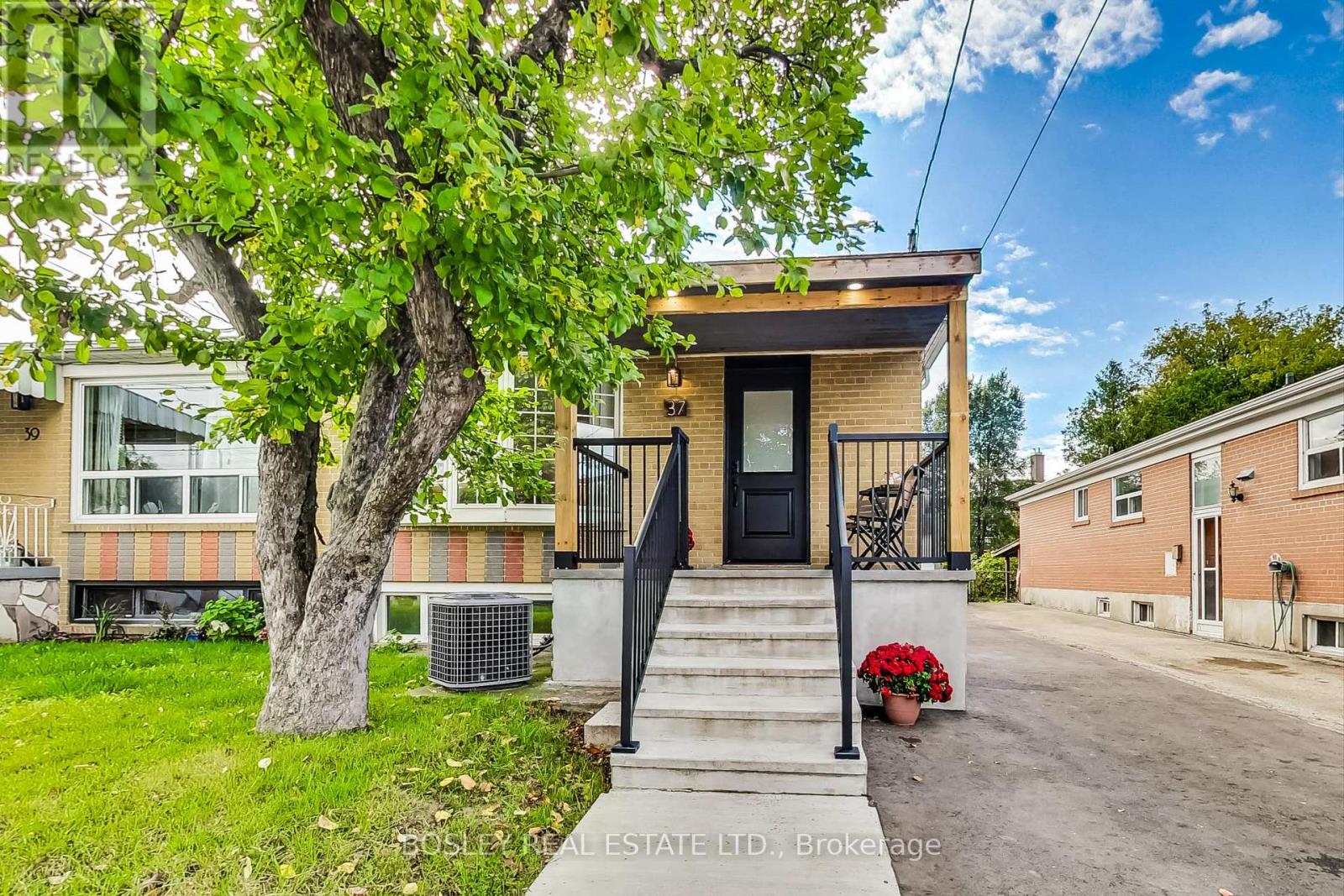 37 AVIS CRESCENT, Toronto, Ontario