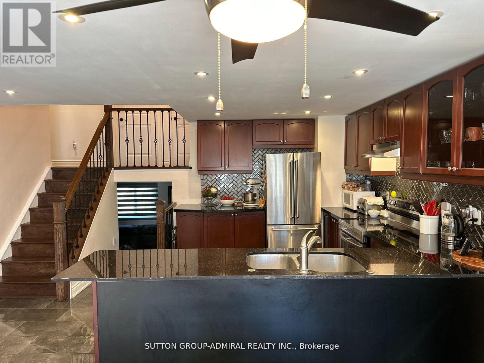 315 Nelson Street, Barrie, Ontario  L4M 5P6 - Photo 5 - S12134160