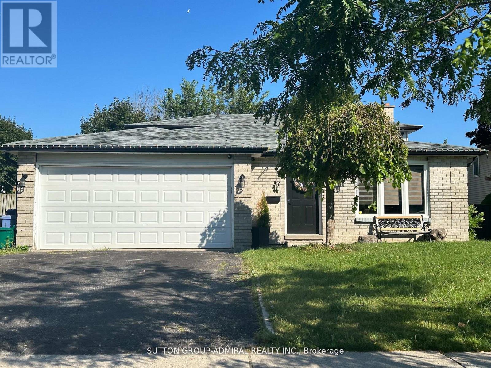 315 Nelson Street, Barrie, Ontario  L4M 5P6 - Photo 2 - S12134160