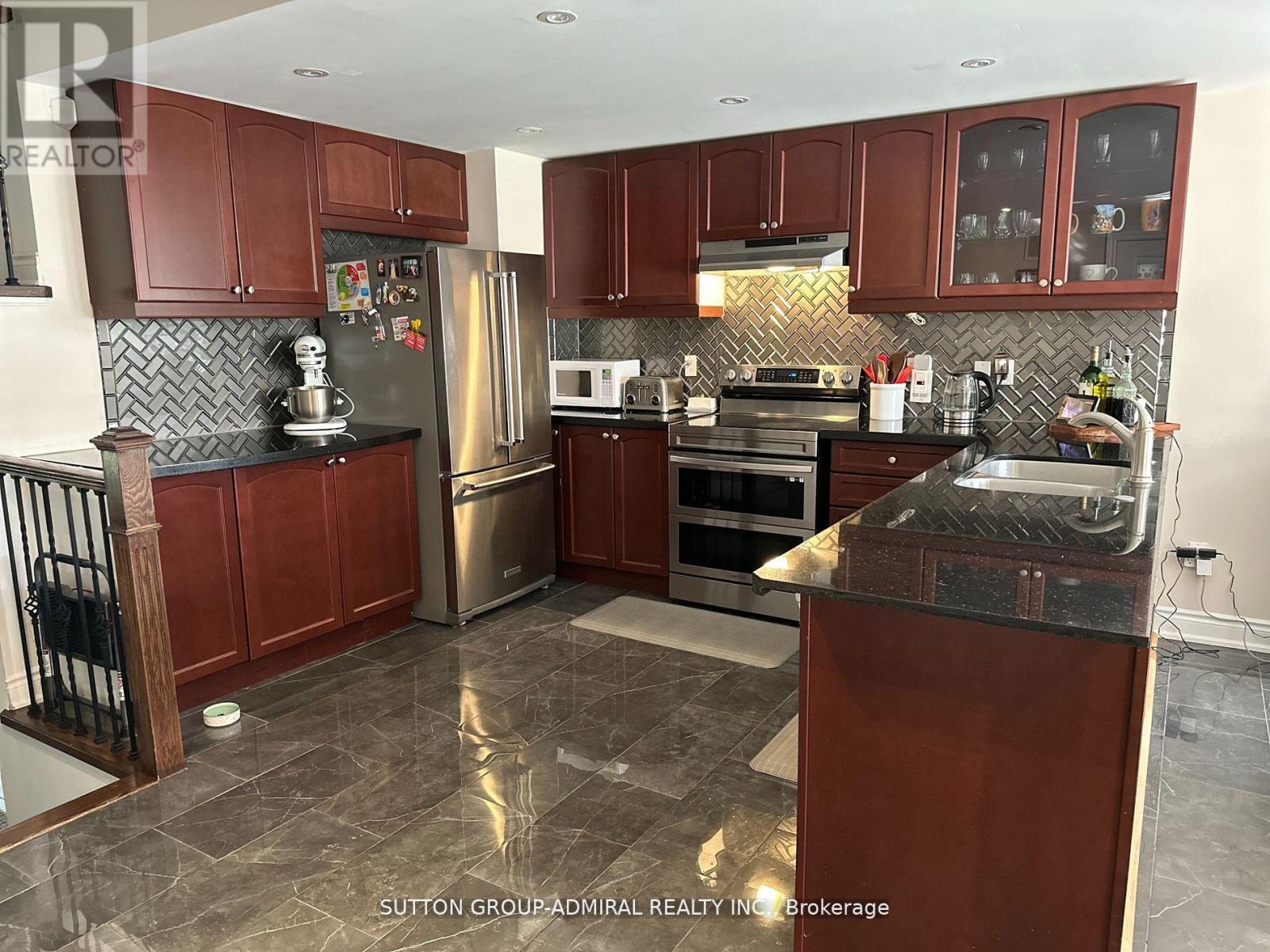 315 Nelson Street, Barrie, Ontario  L4M 5P6 - Photo 8 - S12134160