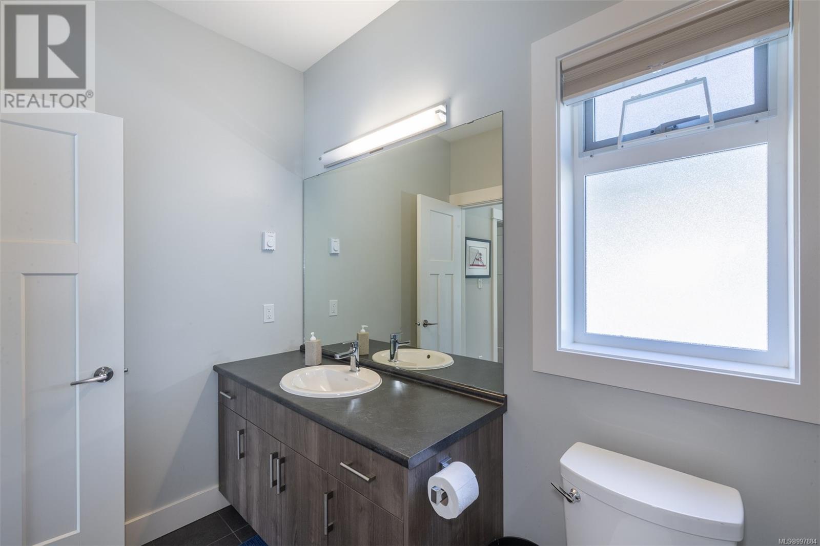 Property at 7420 Cottage Way image 3