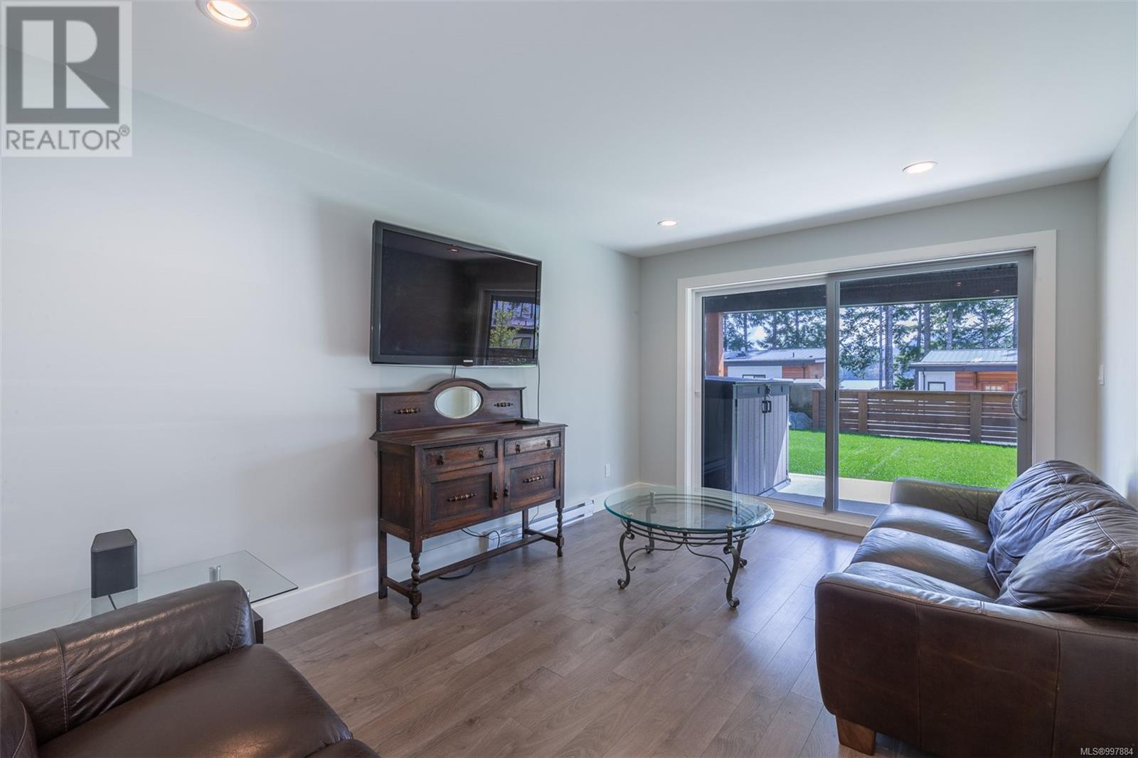 Property at 7420 Cottage Way image 5