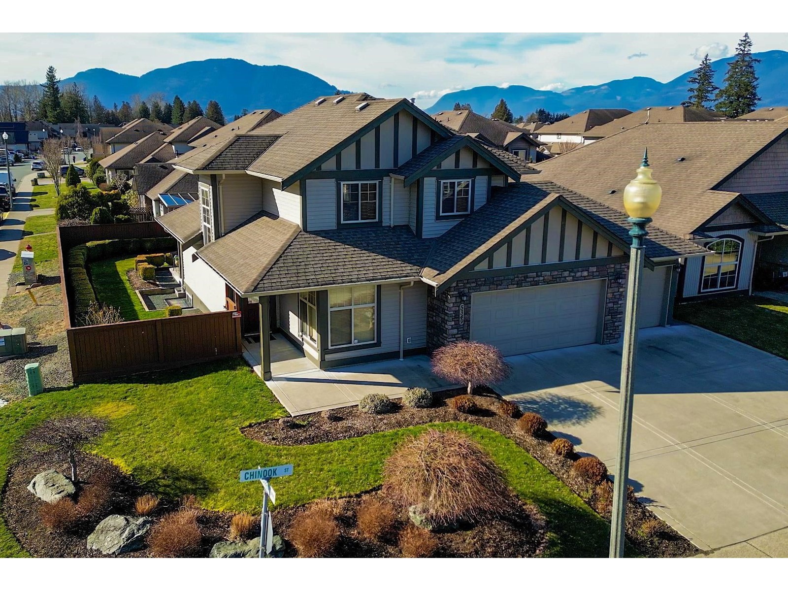 Property at 5349 CHINOOK STREET image 4