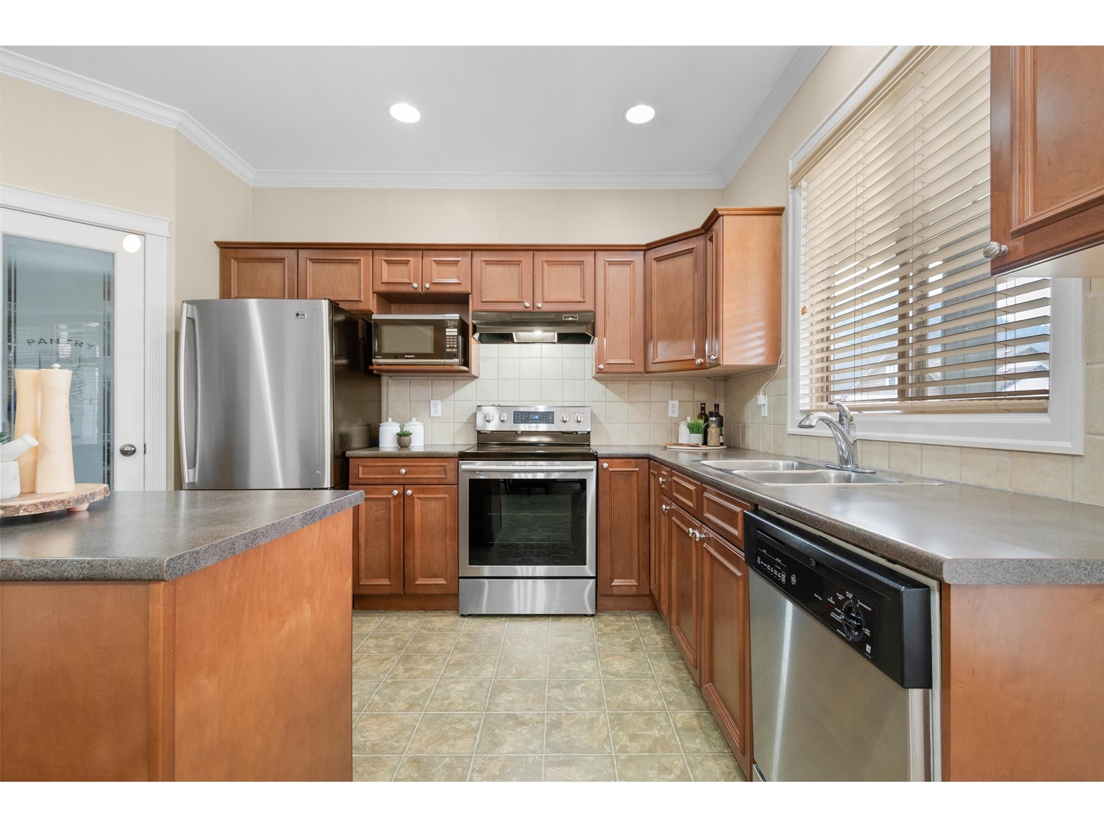 5349 Chinook Street, Sardis South, Chilliwack, British Columbia  V2R 0A4 - Photo 10 - R3000250