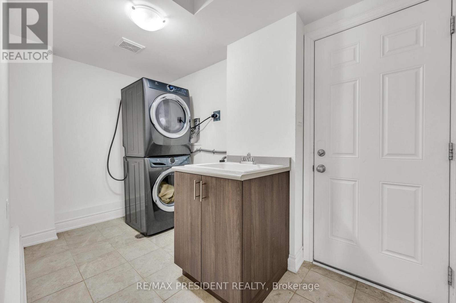 8575 Financial Drive, Brampton, Ontario  L6Y 6C4 - Photo 9 - W12134496