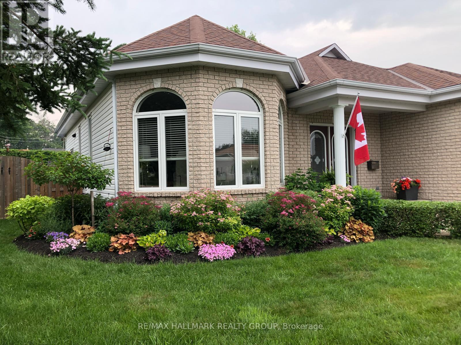 230 Vanier Crescent, Renfrew, Ontario  K7V 4M9 - Photo 2 - X12074815