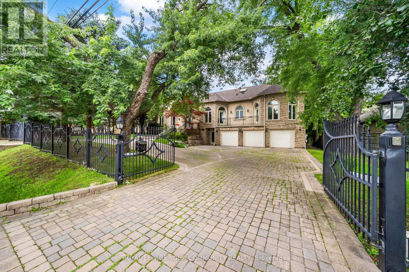 48 Arnold Avenue, Vaughan (Crestwood-Springfarm-Yorkhill), Ontario  L4J 1B3 - Photo 2 - N12134765