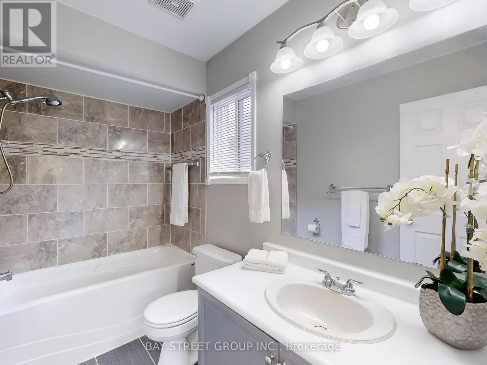 116 Woodroof Crescent, Aurora (Bayview Wellington), Ontario  L4G 7H3 - Photo 23 - N12134782