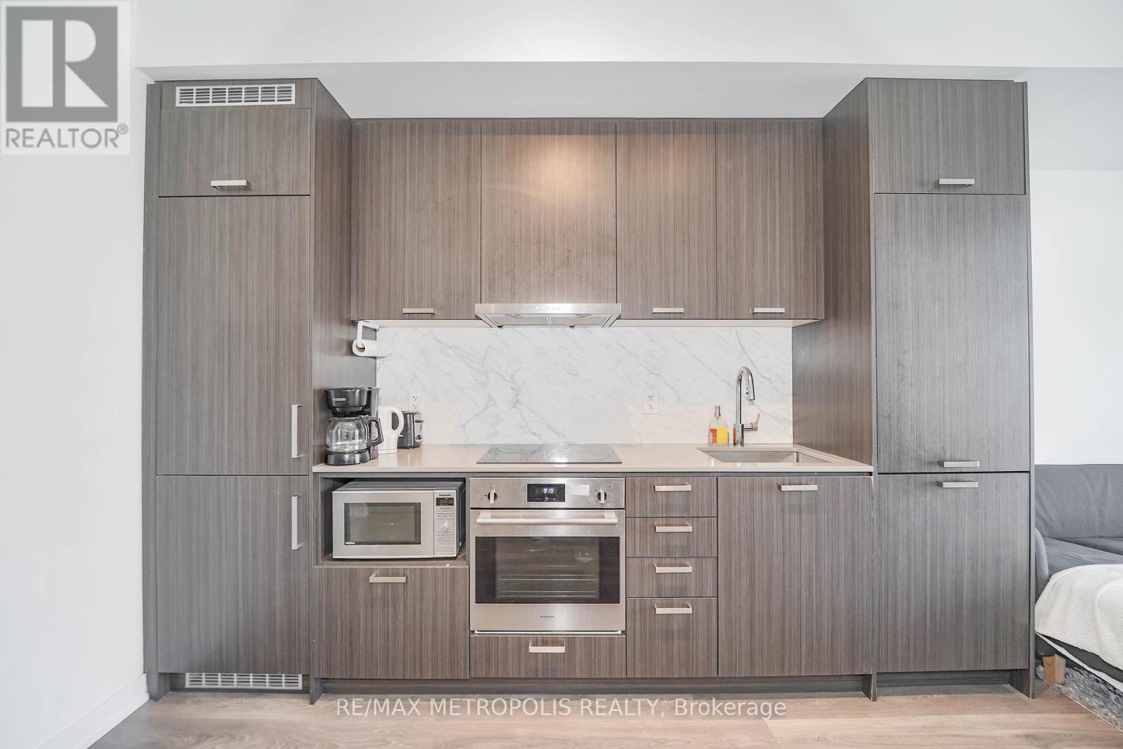 921 - 10 Honeycrisp Crescent, Vaughan (Vaughan Corporate Centre), Ontario  L4K 0M7 - Photo 32 - N12134827