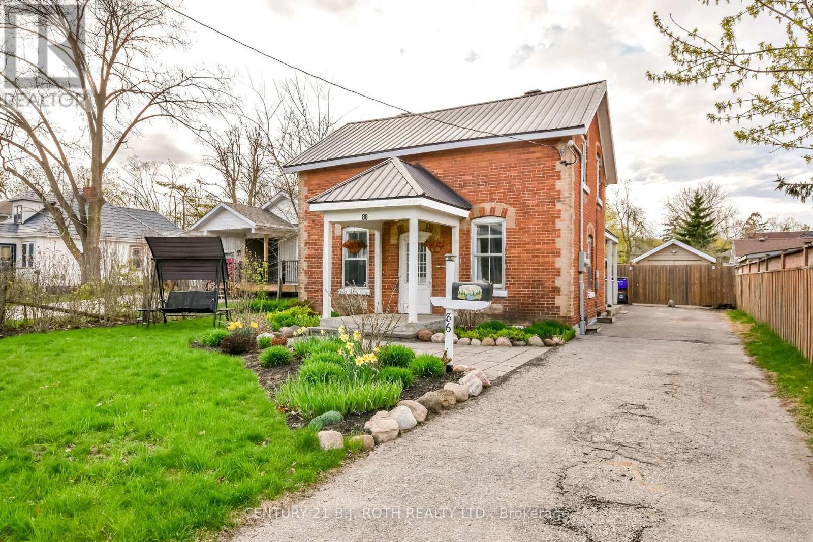 86 Henry Street, Barrie, Ontario  L4N 1C8 - Photo 1 - S12134860