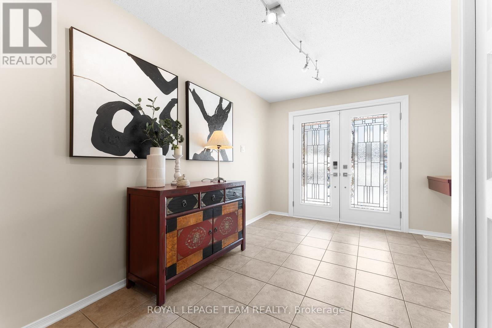 136 Macassa Circle, Ottawa, Ontario  K2T 1J7 - Photo 6 - X12074828