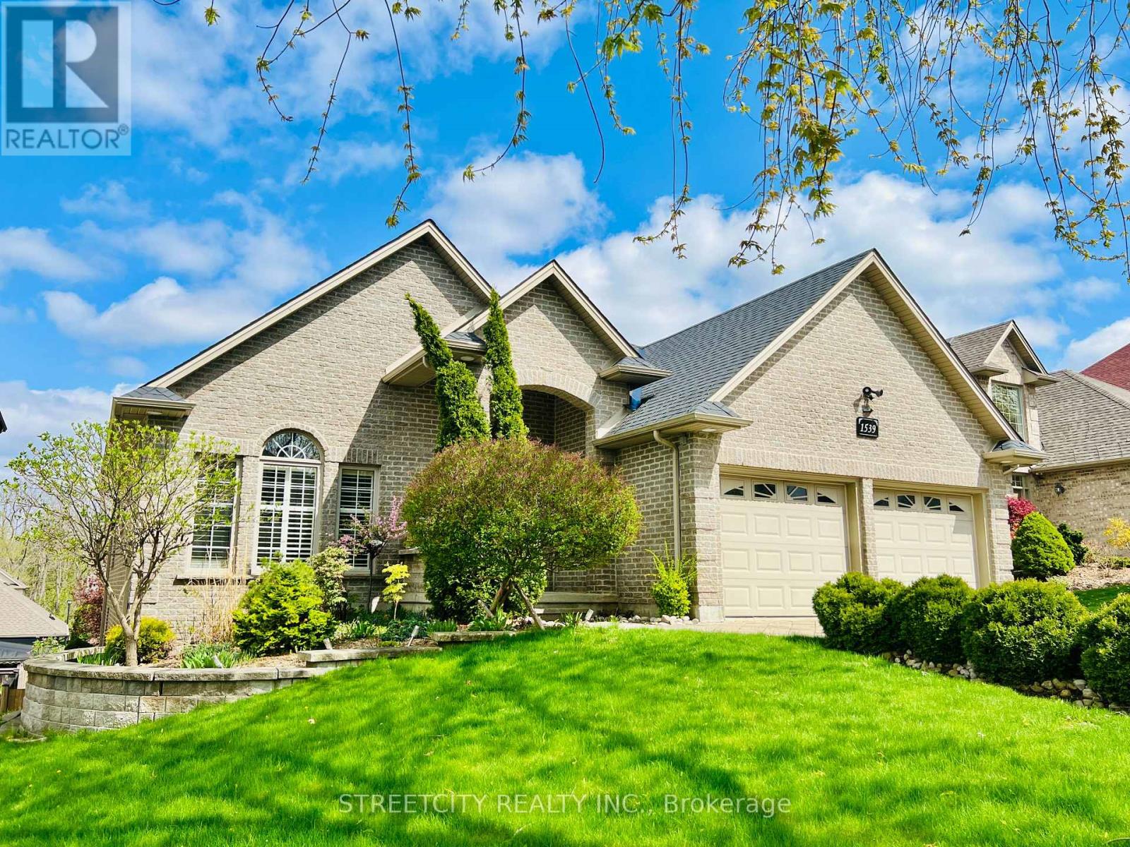 1539 Warbler Woods Walk, London South, Ontario  N6K 4Y9 - Photo 2 - X12065559