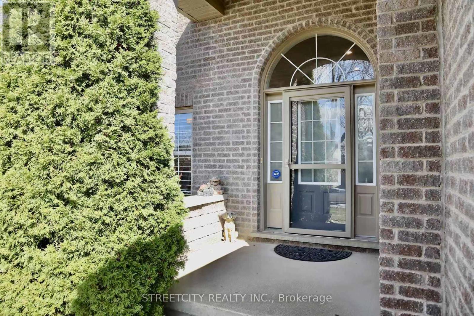 1539 Warbler Woods Walk, London South, Ontario  N6K 4Y9 - Photo 3 - X12065559