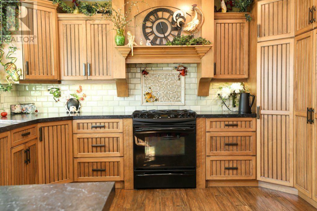 Property at 1006 9 Street N image 3
