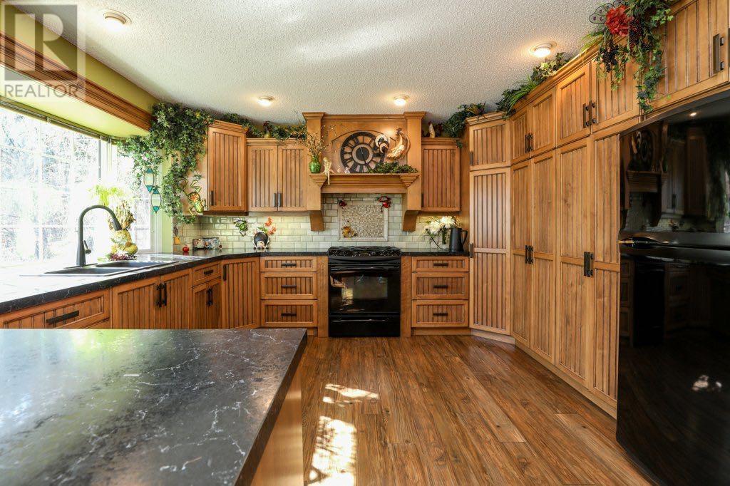 Property at 1006 9 Street N image 5