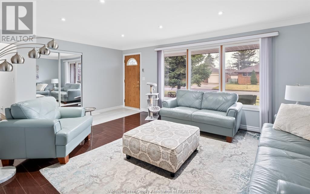 2420 Everts Avenue, Windsor, Ontario  N9E 2T7 - Photo 6 - 25011617