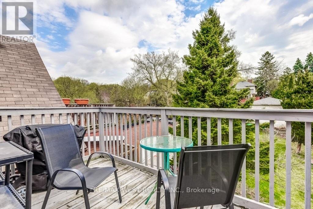 413 Parkside Drive, Toronto, Ontario  M6R 2Z7 - Photo 19 - W12134752