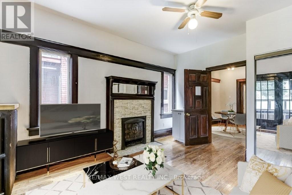 413 Parkside Drive, Toronto, Ontario  M6R 2Z7 - Photo 5 - W12134752