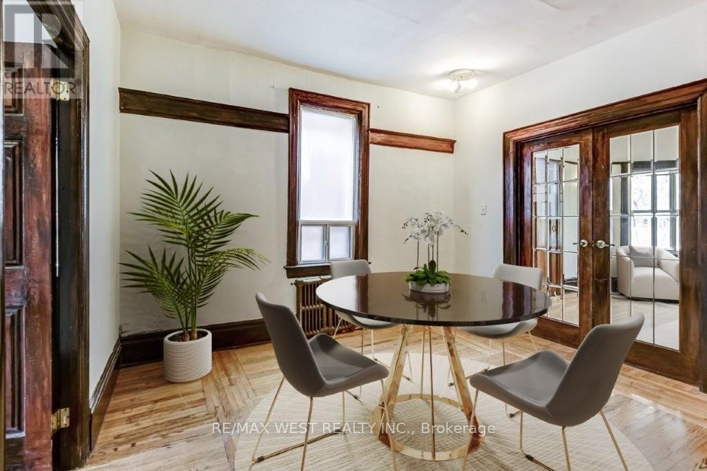 413 Parkside Drive, Toronto, Ontario  M6R 2Z7 - Photo 8 - W12134752