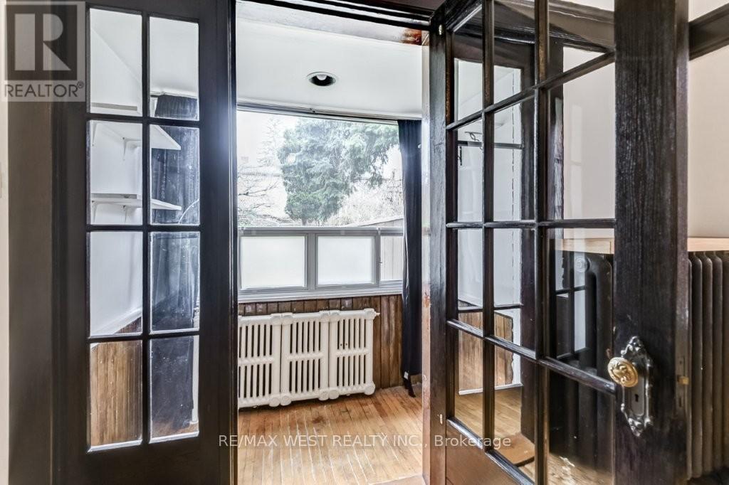 413 Parkside Drive, Toronto, Ontario  M6R 2Z7 - Photo 9 - W12134752