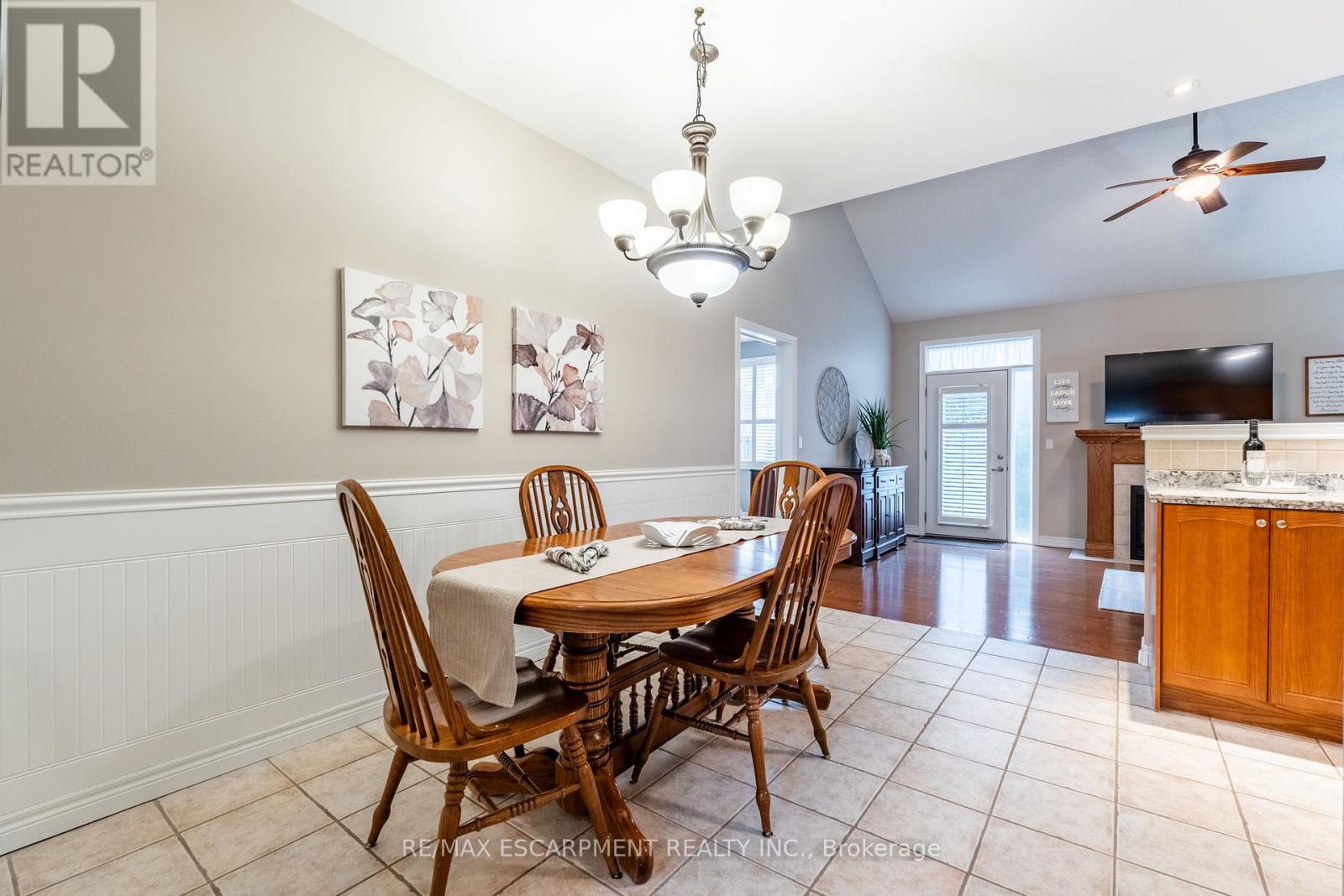 70 - 2165 Itabashi Way, Burlington, Ontario  L7M 0A2 - Photo 4 - W12134833