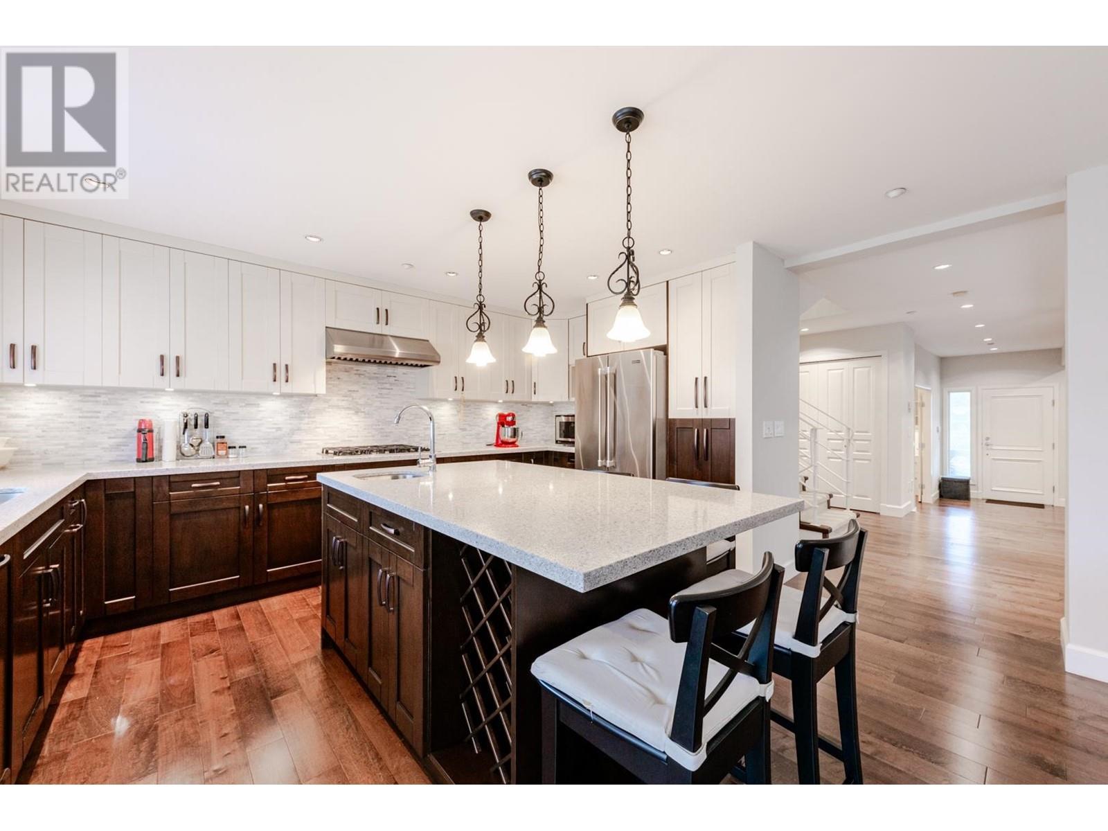 Listing Picture 12 of 26 : 2716 W 37TH AVENUE, Vancouver / 溫哥華 - 魯藝地產 Yvonne Lu Group - MLS Medallion Club Member