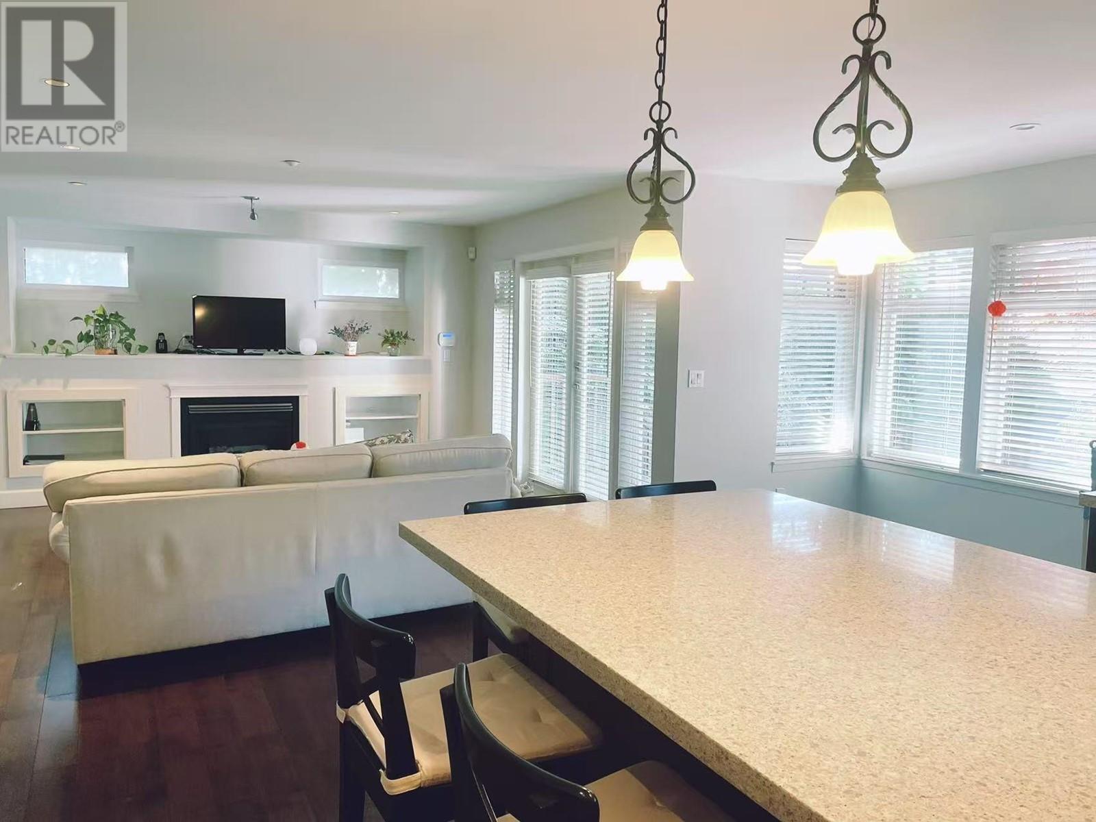 Listing Picture 13 of 26 : 2716 W 37TH AVENUE, Vancouver / 溫哥華 - 魯藝地產 Yvonne Lu Group - MLS Medallion Club Member