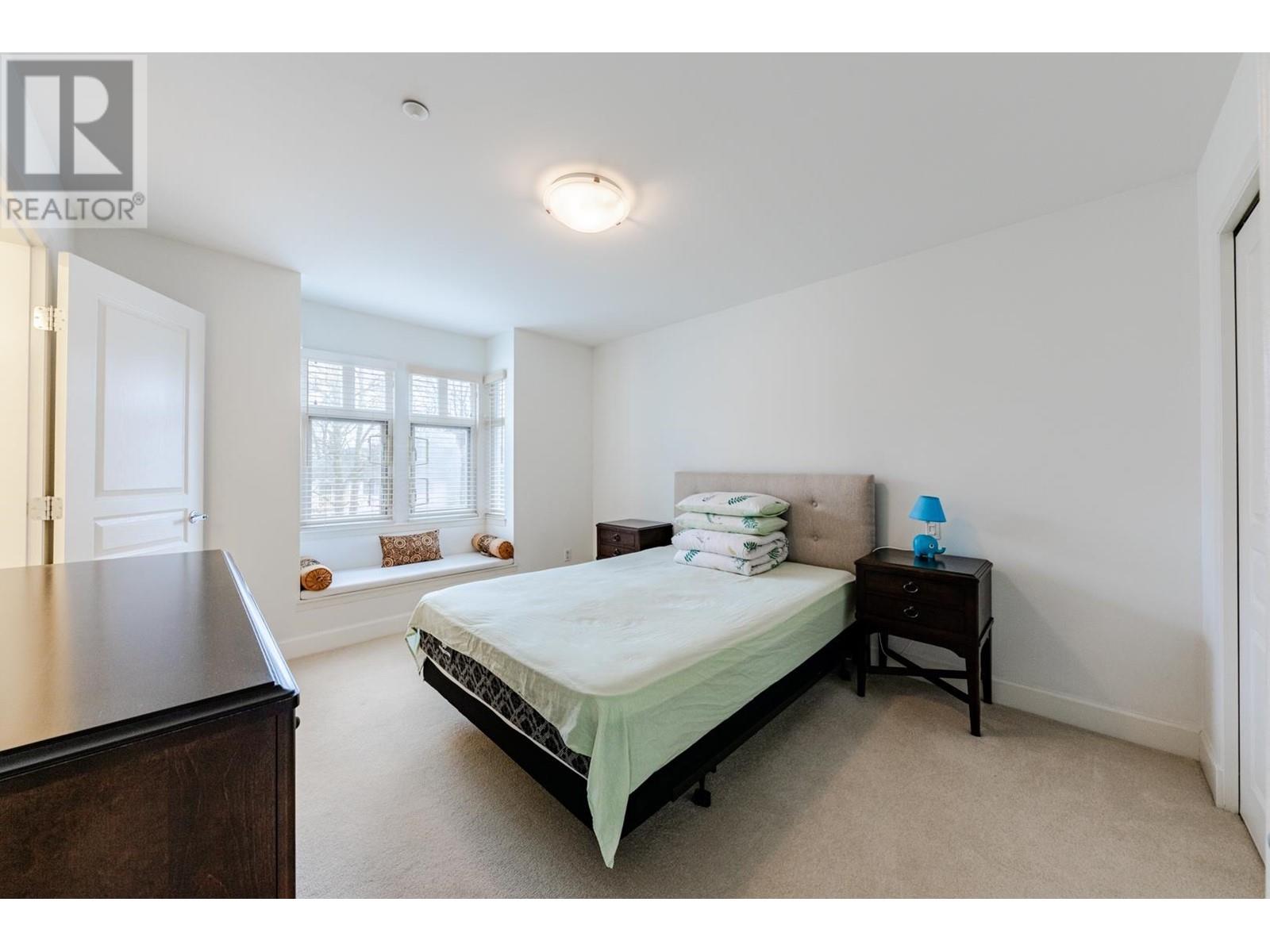 Listing Picture 19 of 26 : 2716 W 37TH AVENUE, Vancouver / 溫哥華 - 魯藝地產 Yvonne Lu Group - MLS Medallion Club Member