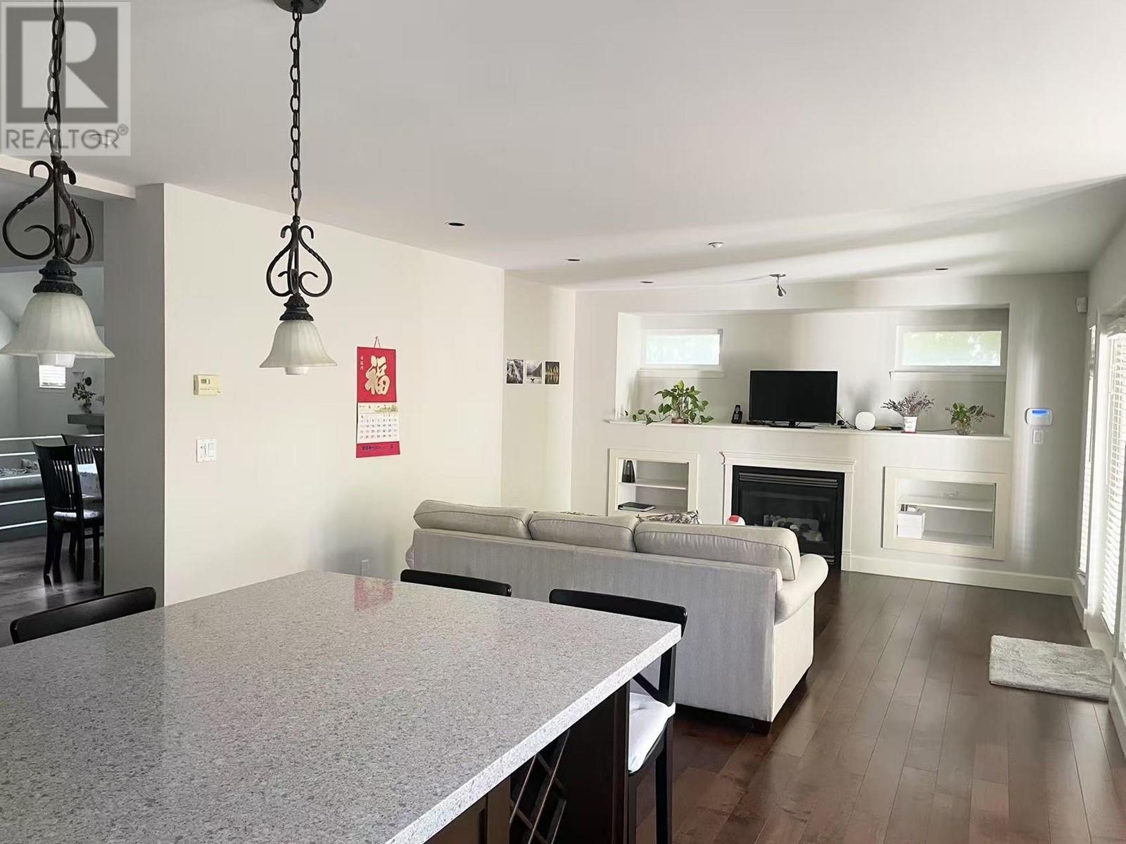 Listing Picture 14 of 26 : 2716 W 37TH AVENUE, Vancouver / 溫哥華 - 魯藝地產 Yvonne Lu Group - MLS Medallion Club Member