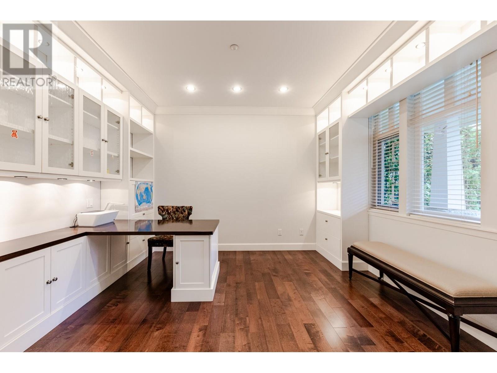 Listing Picture 9 of 26 : 2716 W 37TH AVENUE, Vancouver / 溫哥華 - 魯藝地產 Yvonne Lu Group - MLS Medallion Club Member