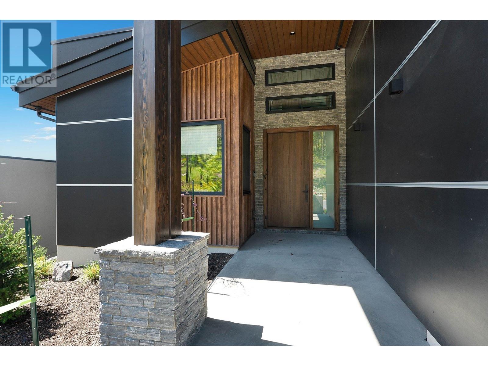 10138 Beacon Hill Drive Lake Country Photo 5